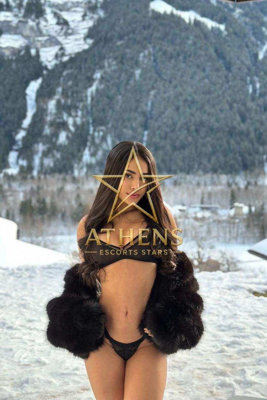 AURORA-ATHENS-ESCORT-STARS
